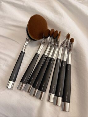 Luxury Black & Brown Oval Makeup Brush Set - 8 Piece